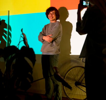 couple-taking-photos-light-movie-projector